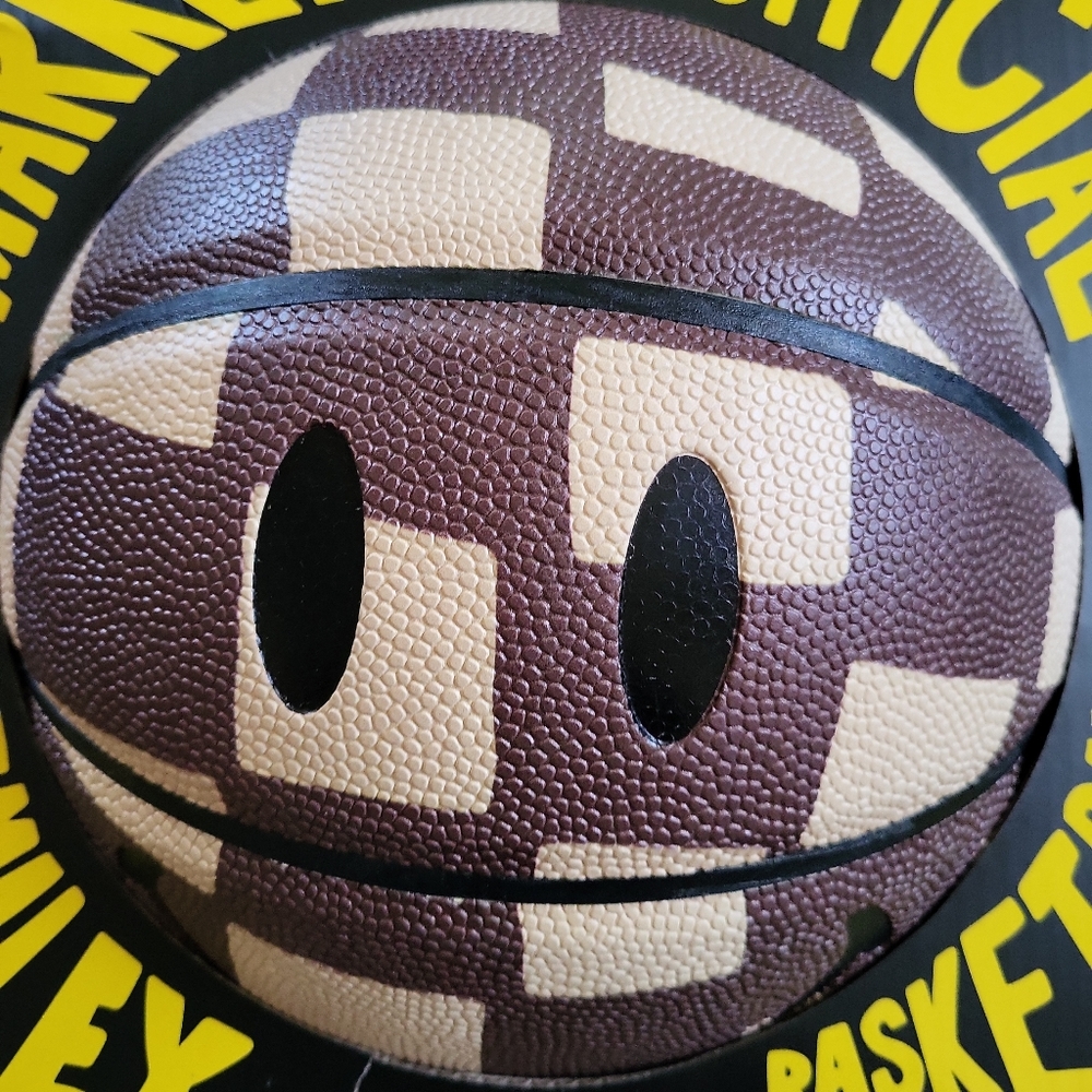 Smiley x Market basketball 🏀